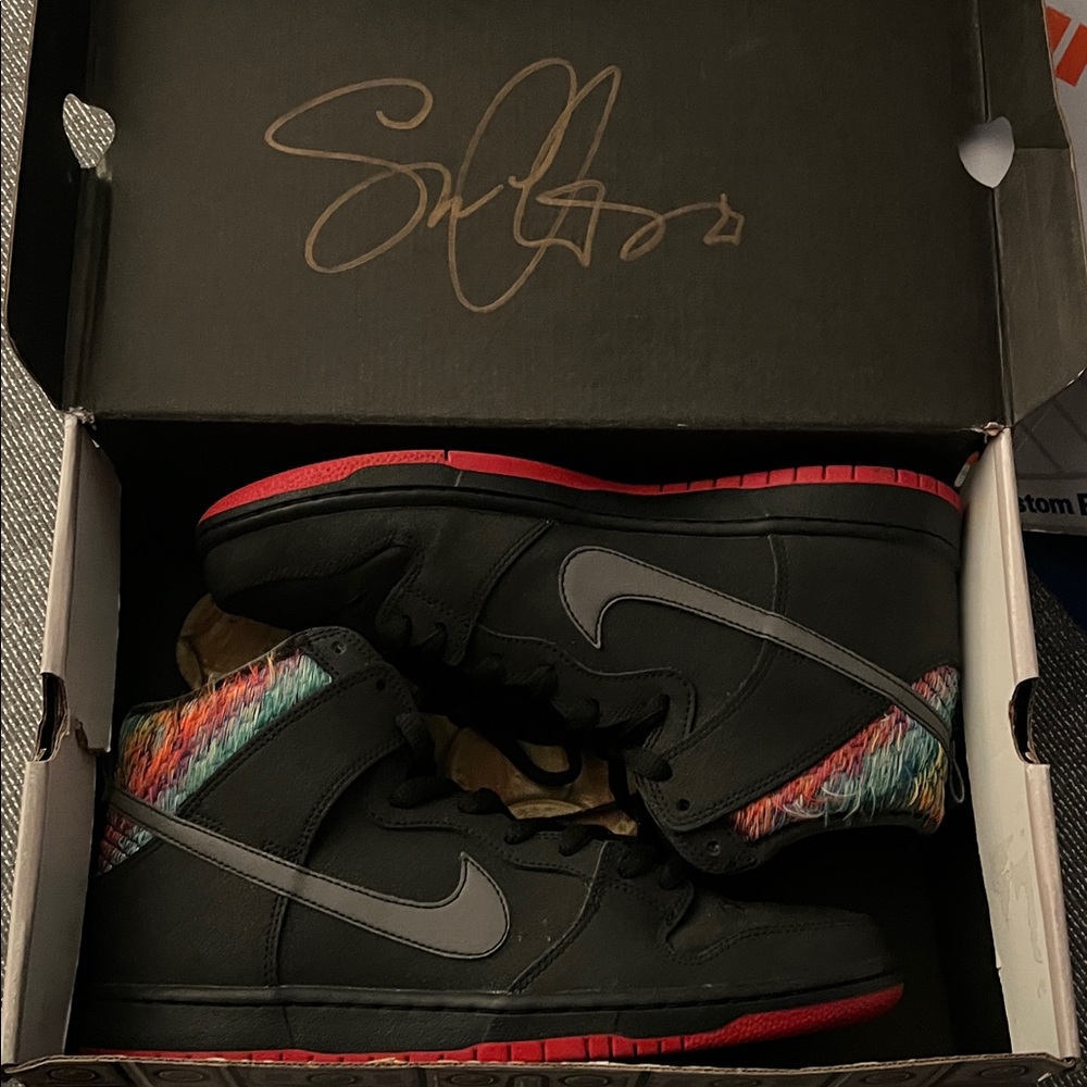 Nike sb dunk gasparilla signed pirate box